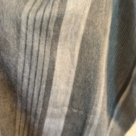 Unisex Large Grey Alpaca Scarf - EUC - Picture 9 of 10
